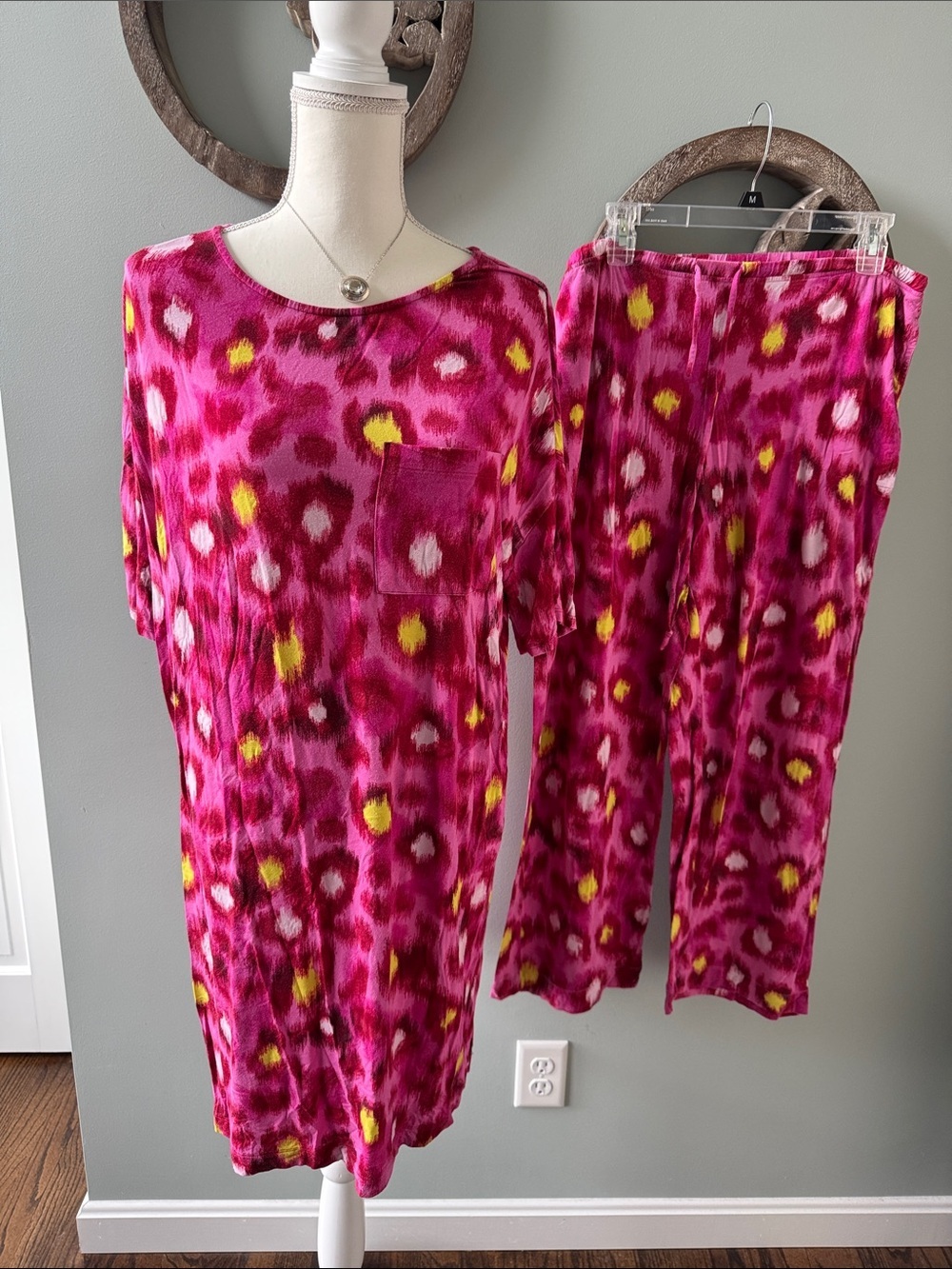Soma Pink Leopard-Print Pajama Set W/Yellow & White Accents. Top XL Pants L